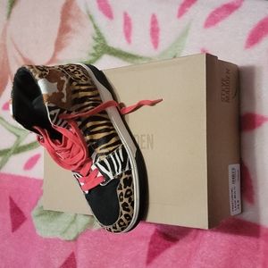Steve Madden Freethrowl